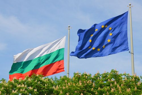 Знамена на ЕС и на България