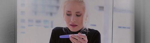 Стопкадър от клип „Не се страхувай да станеш майка“ на ДНК